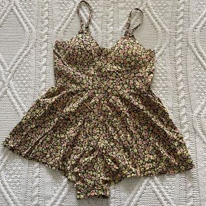 New! Derek Heart romper shorts New.Print Tierred R Olive. Size L.